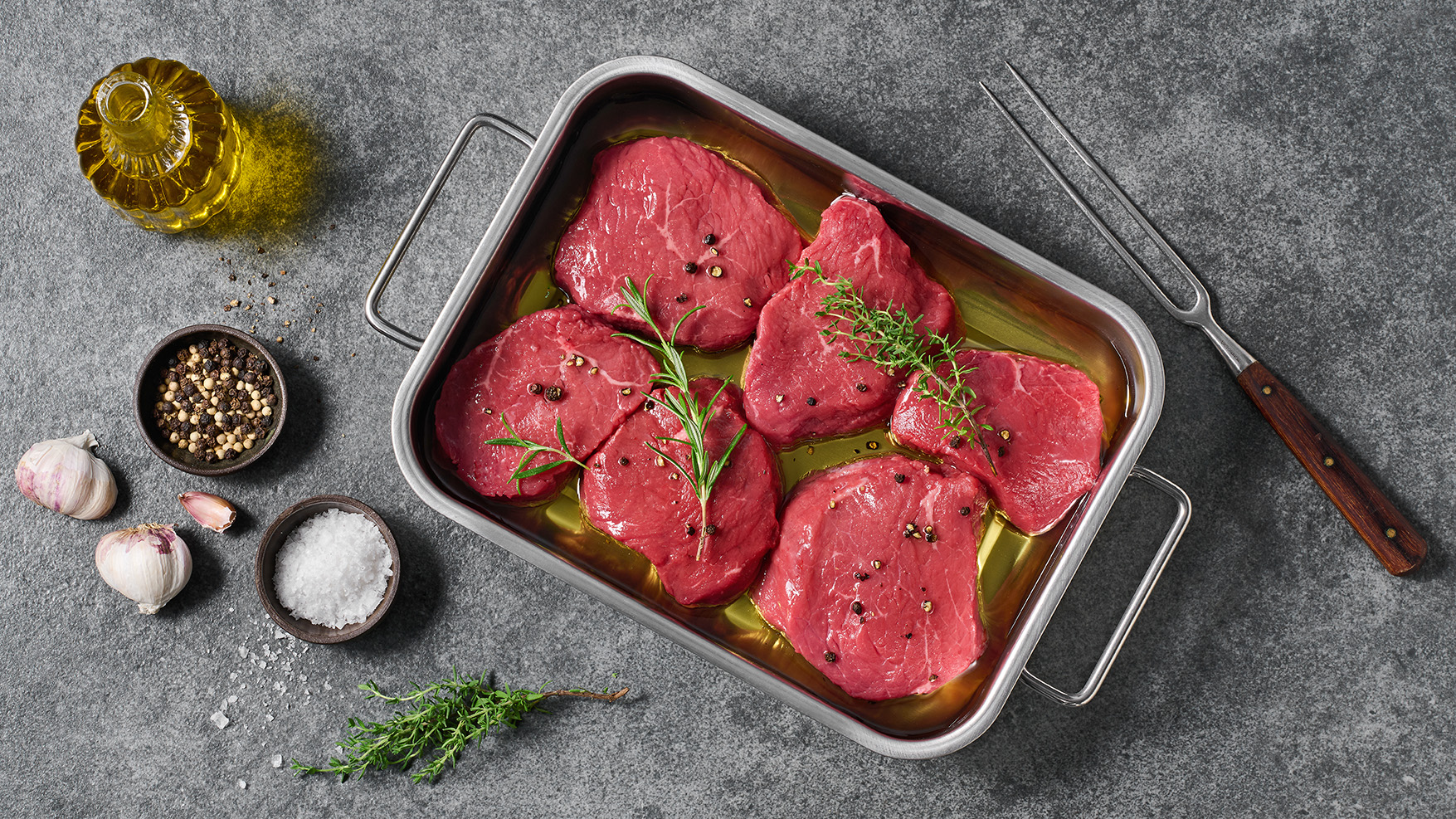 Mariniertes Rindfleisch in Bräter