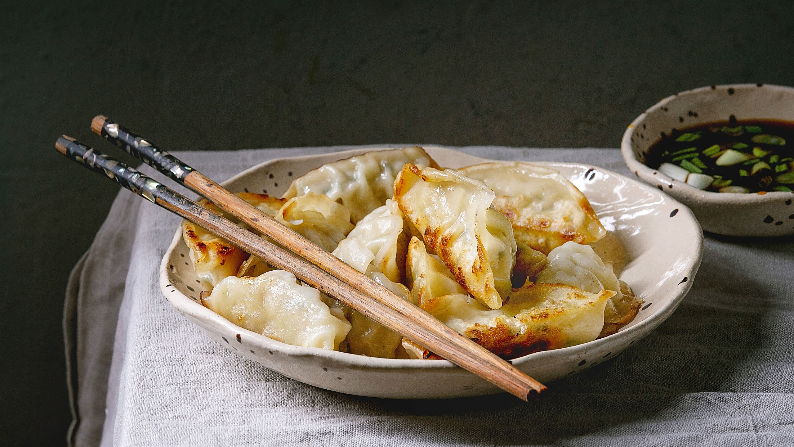Gyoza mit Sojasauce Serviervorschlag